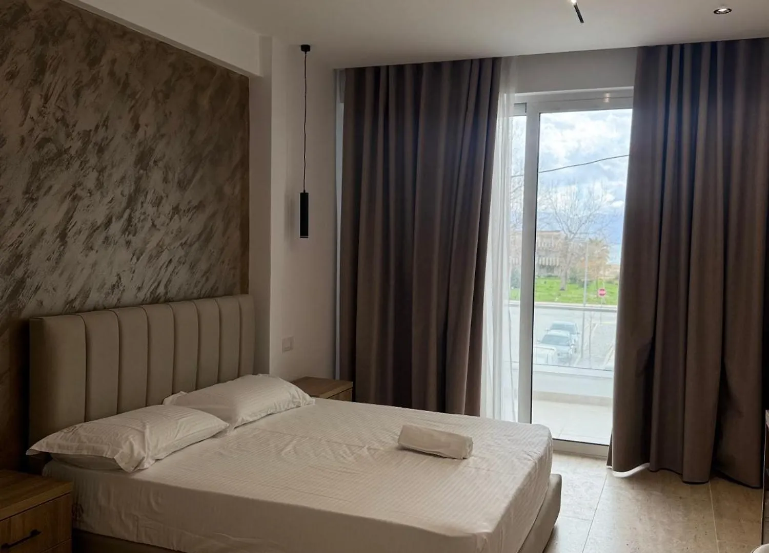 Moonlight Hotel Vlorë 0*,
